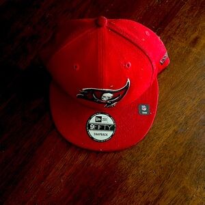 Snap back bucs hat